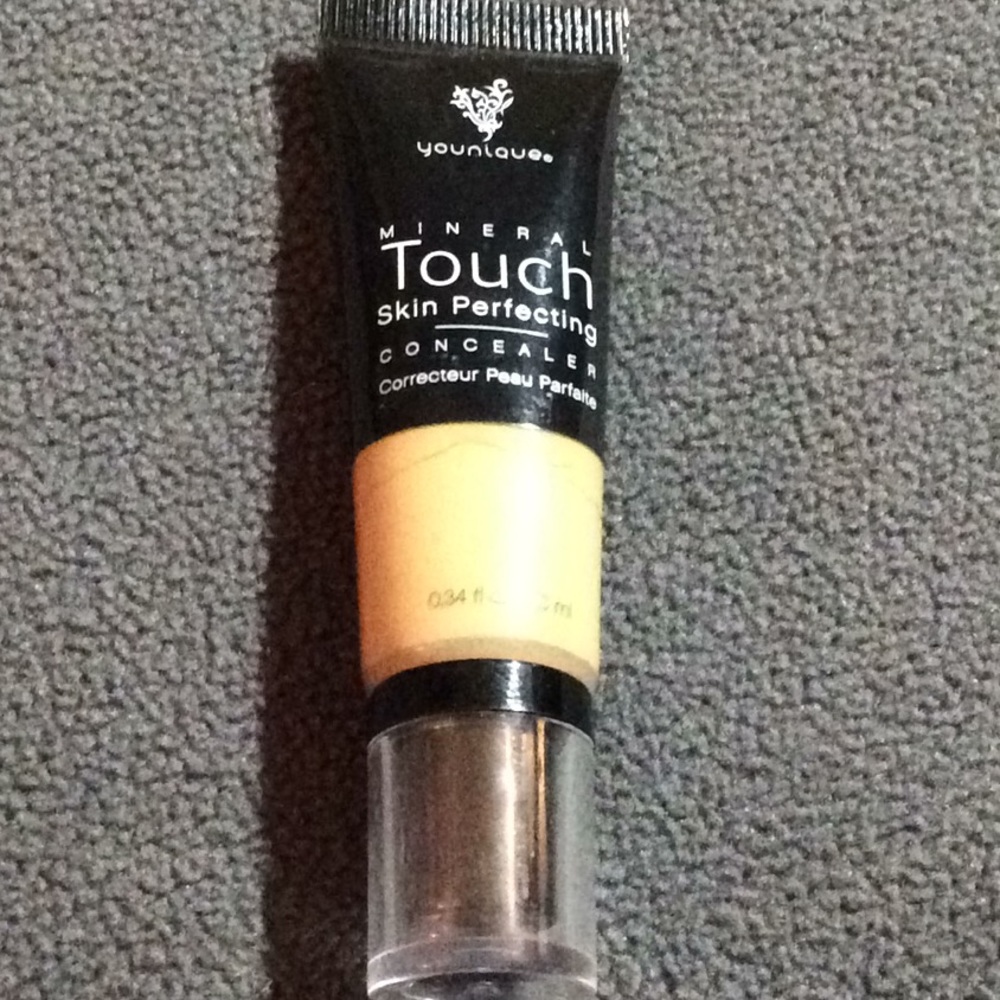 Younique Mineral touch skin perfecting concealer
